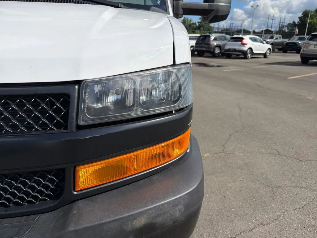 Chevrolet Express photo 27