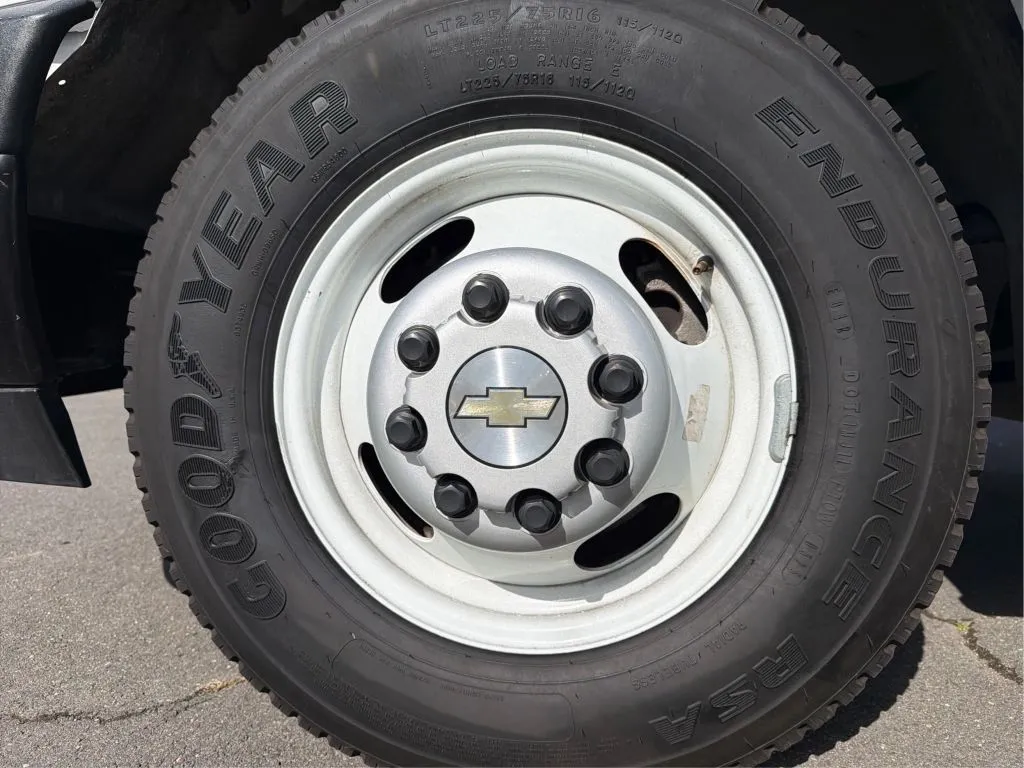 Chevrolet Express photo 25