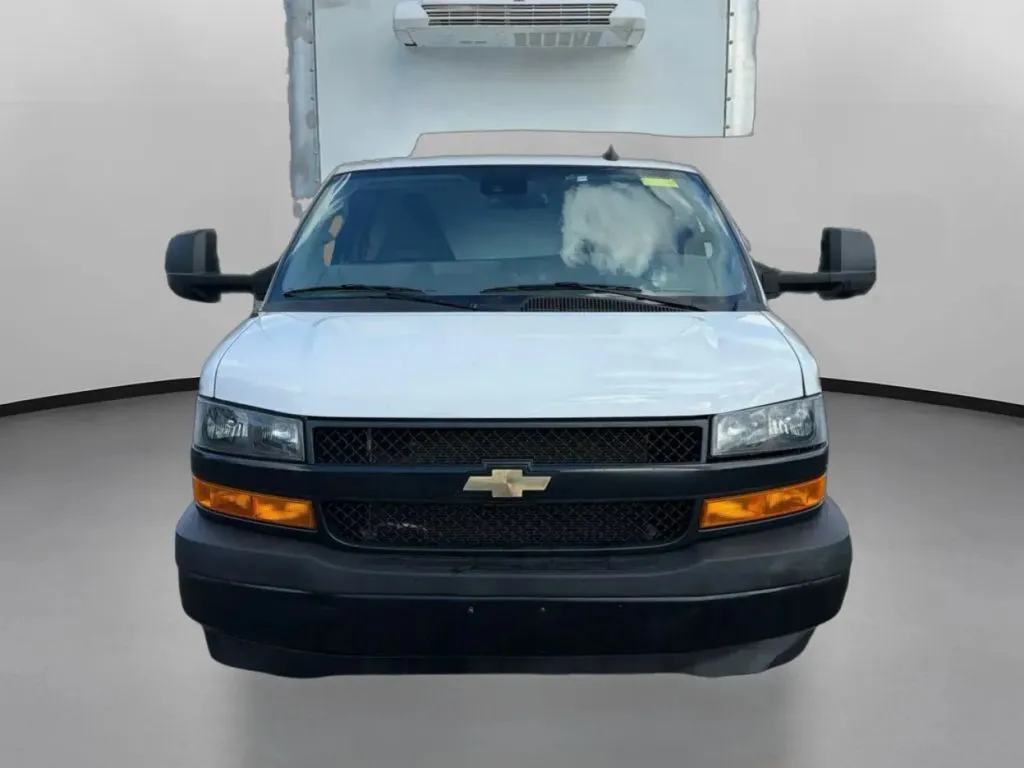 Chevrolet Express photo 3