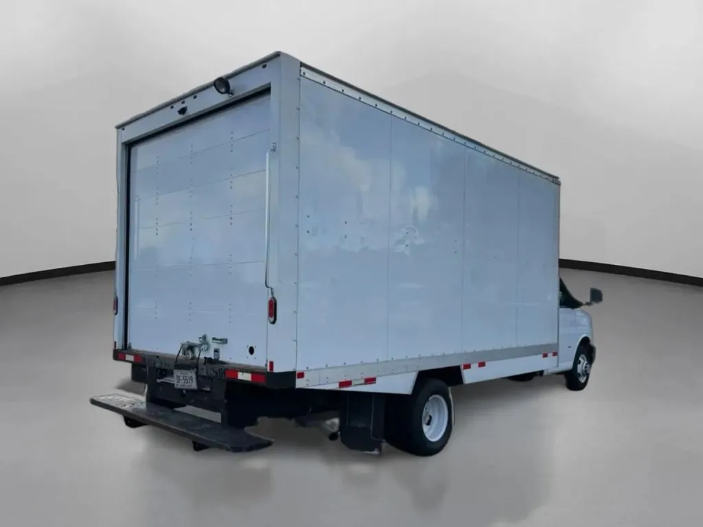 Chevrolet Express photo 9