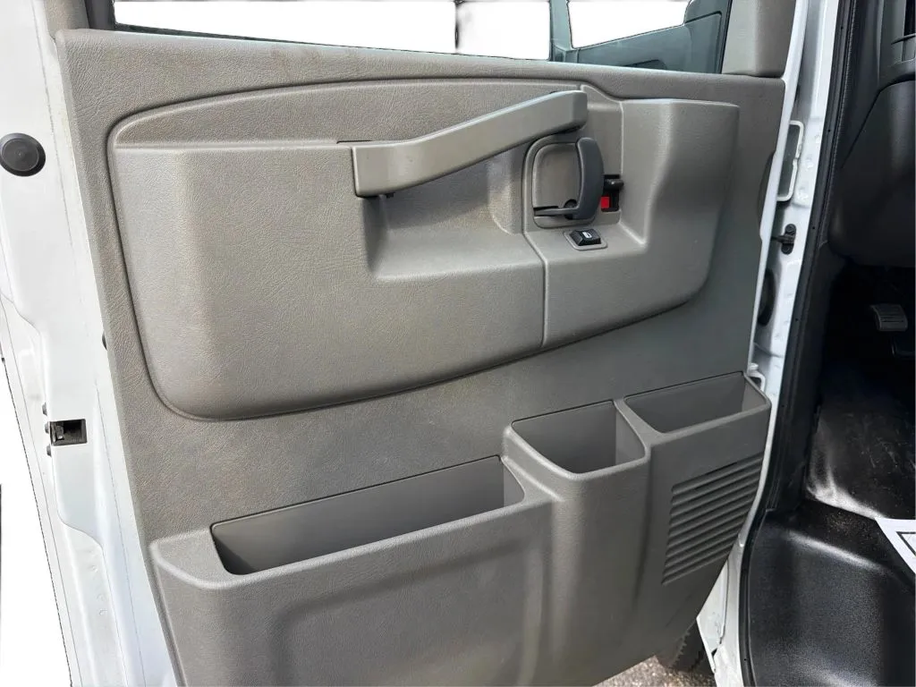 Chevrolet Express photo 22
