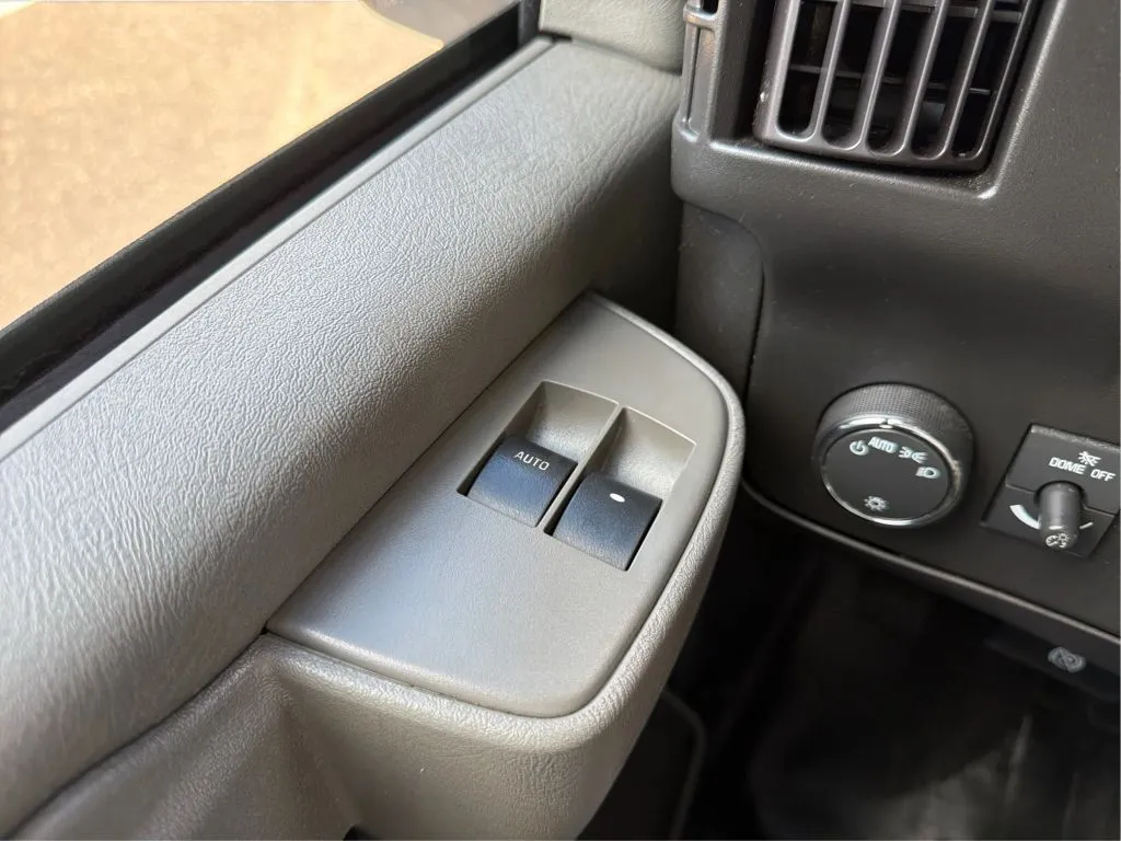 Chevrolet Express photo 34