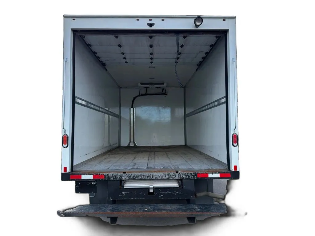 Chevrolet Express photo 17
