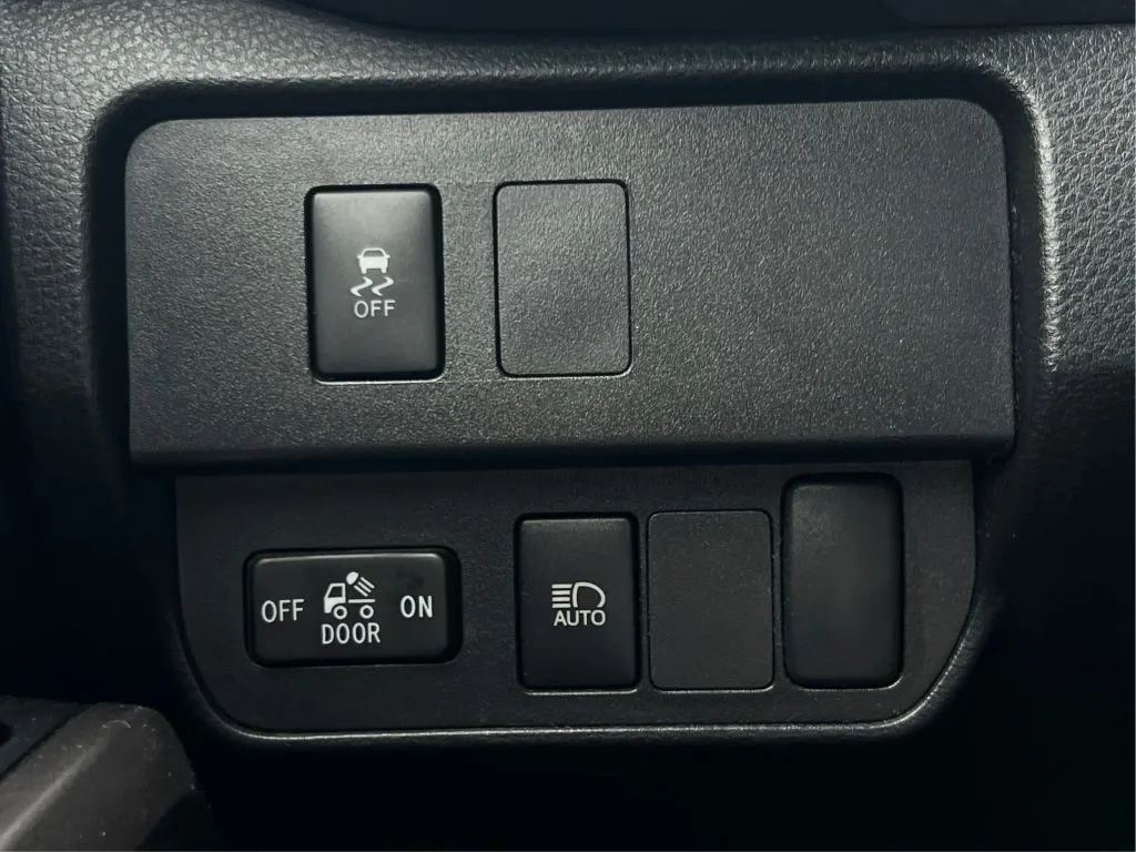Toyota Tacoma photo 24