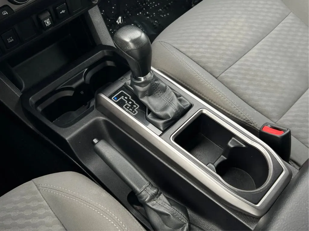 Toyota Tacoma photo 21