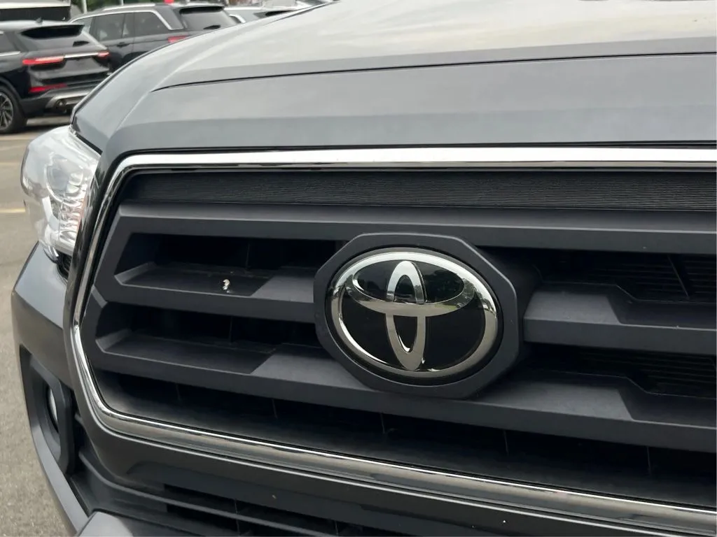 Toyota Tacoma photo 34