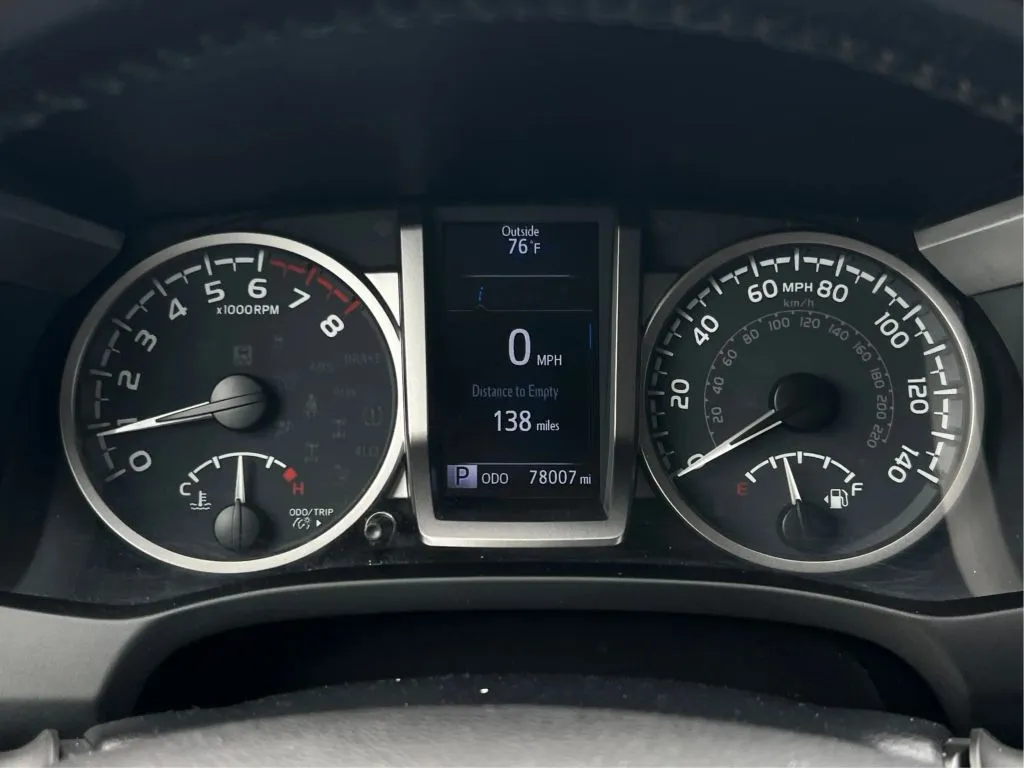 Toyota Tacoma photo 22