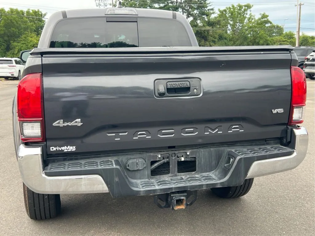 Toyota Tacoma photo 28