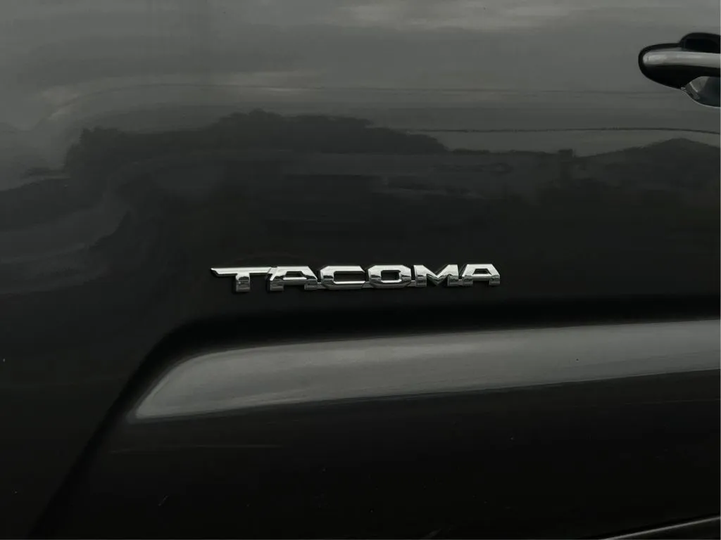 Toyota Tacoma photo 33