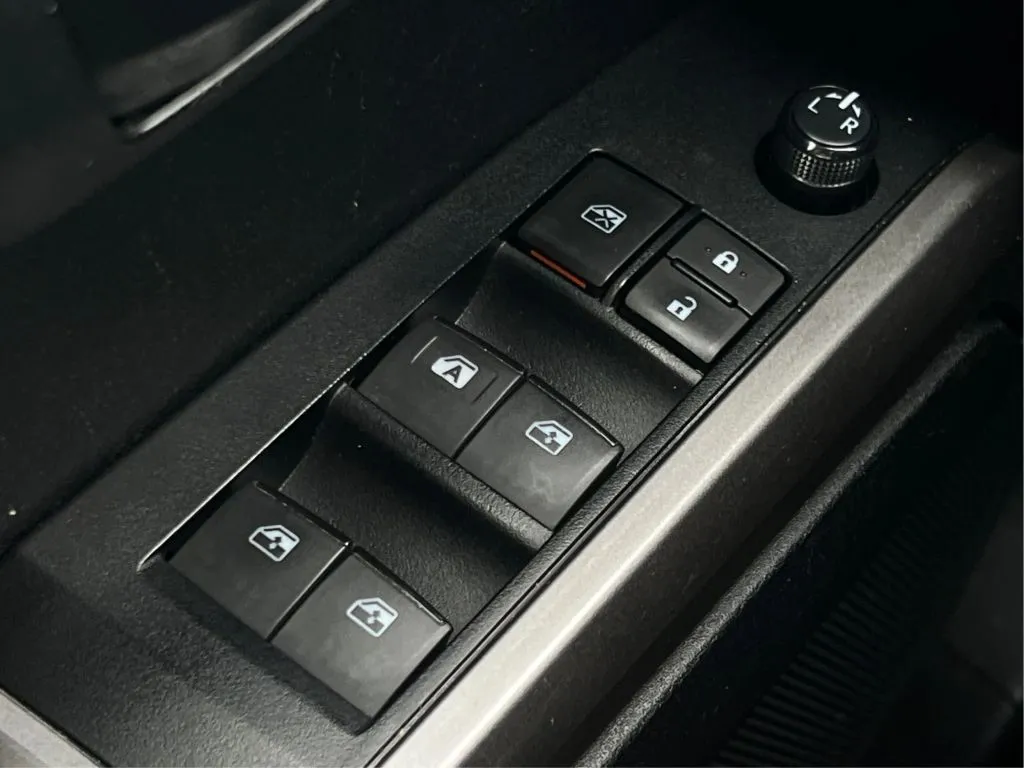 Toyota Tacoma photo 43
