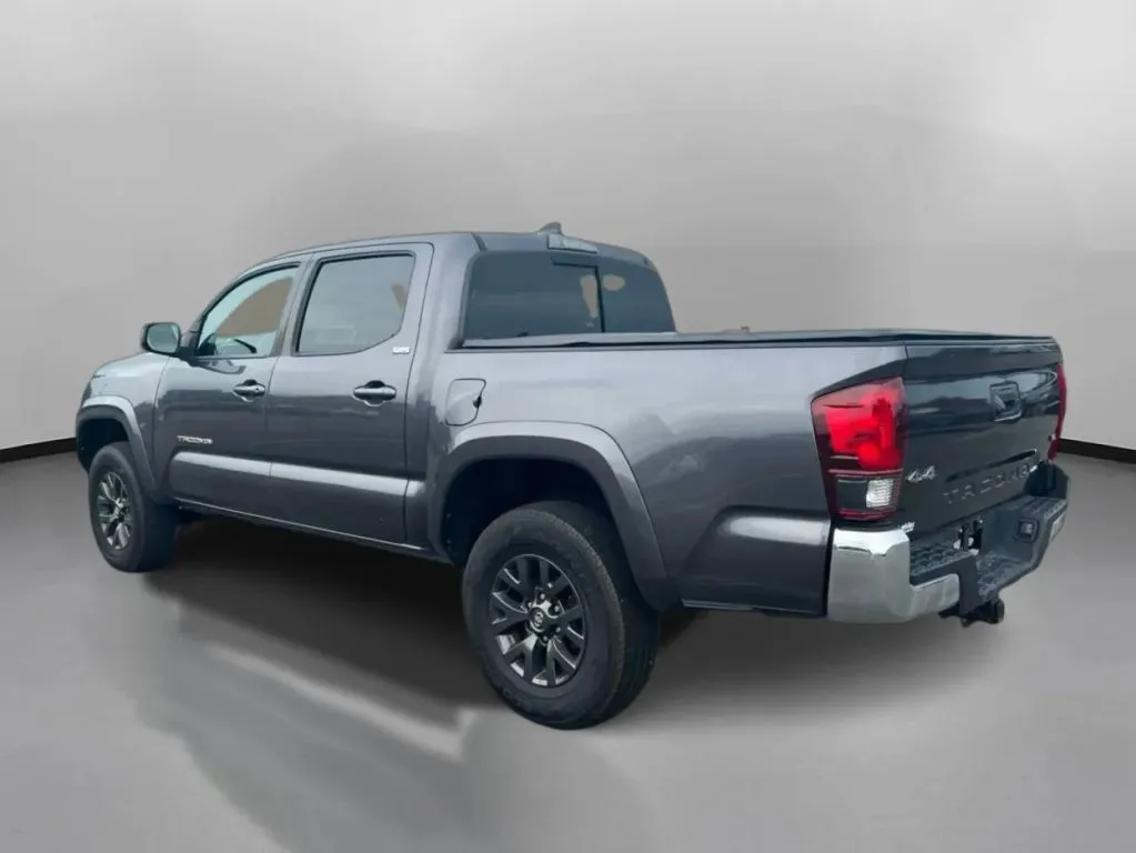 Toyota Tacoma photo 13