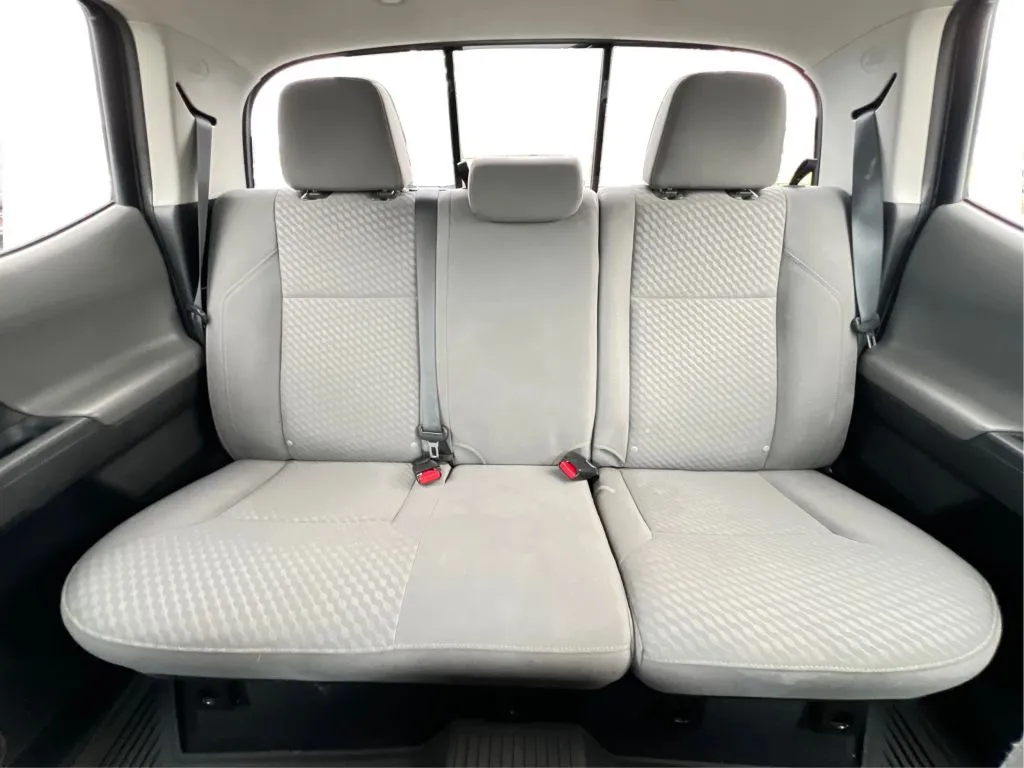 Toyota Tacoma photo 19