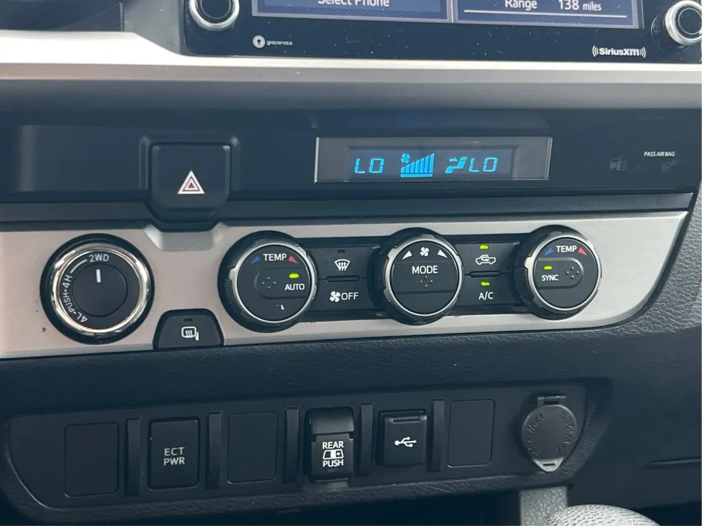 Toyota Tacoma photo 38