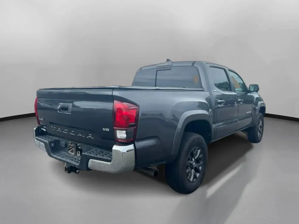 Toyota Tacoma photo 9