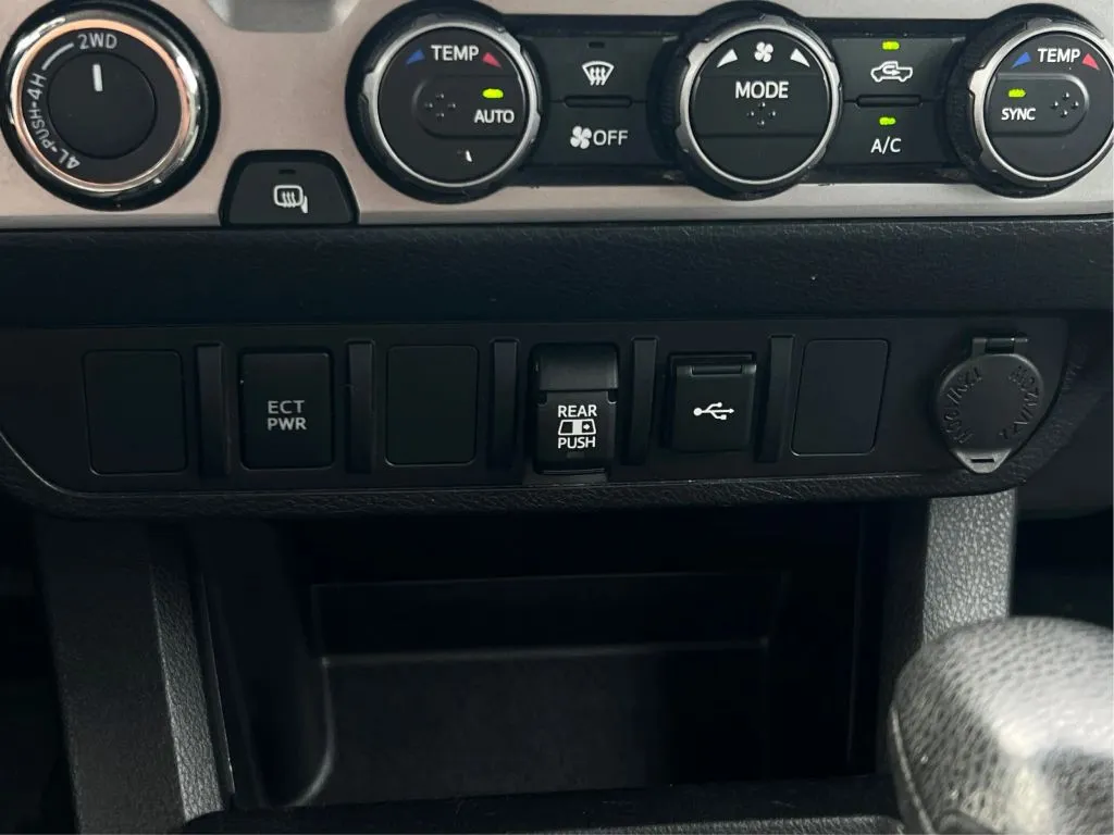 Toyota Tacoma photo 44