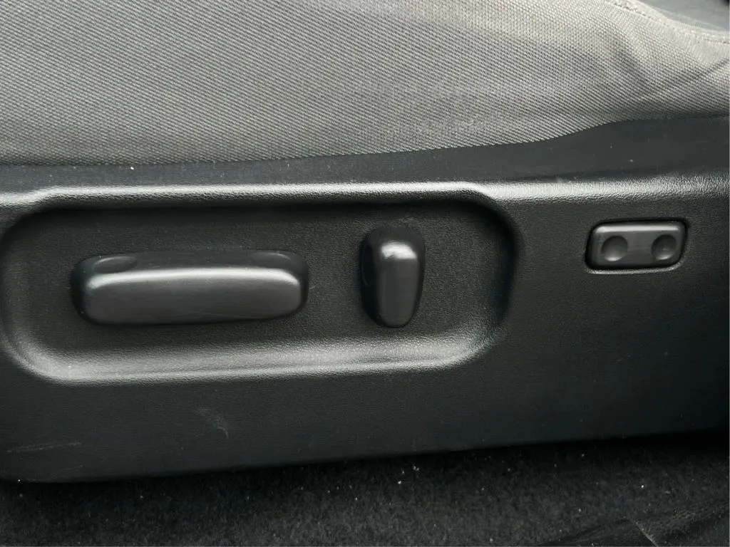 Toyota Tacoma photo 25