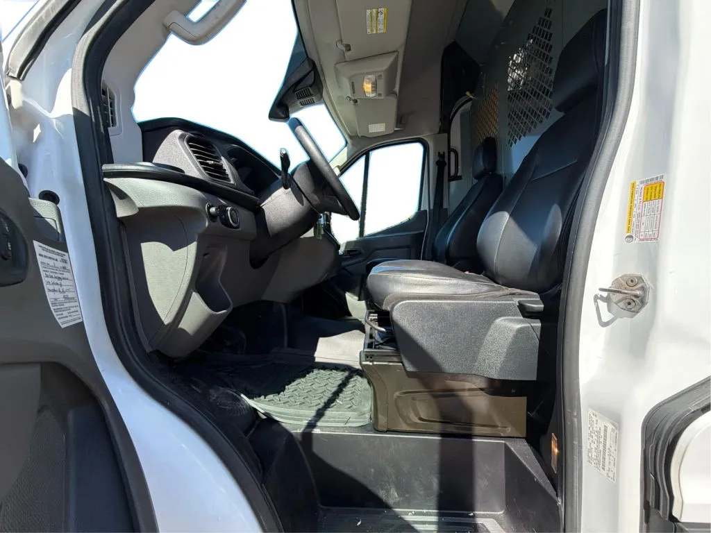 Ford Transit-250 photo 16