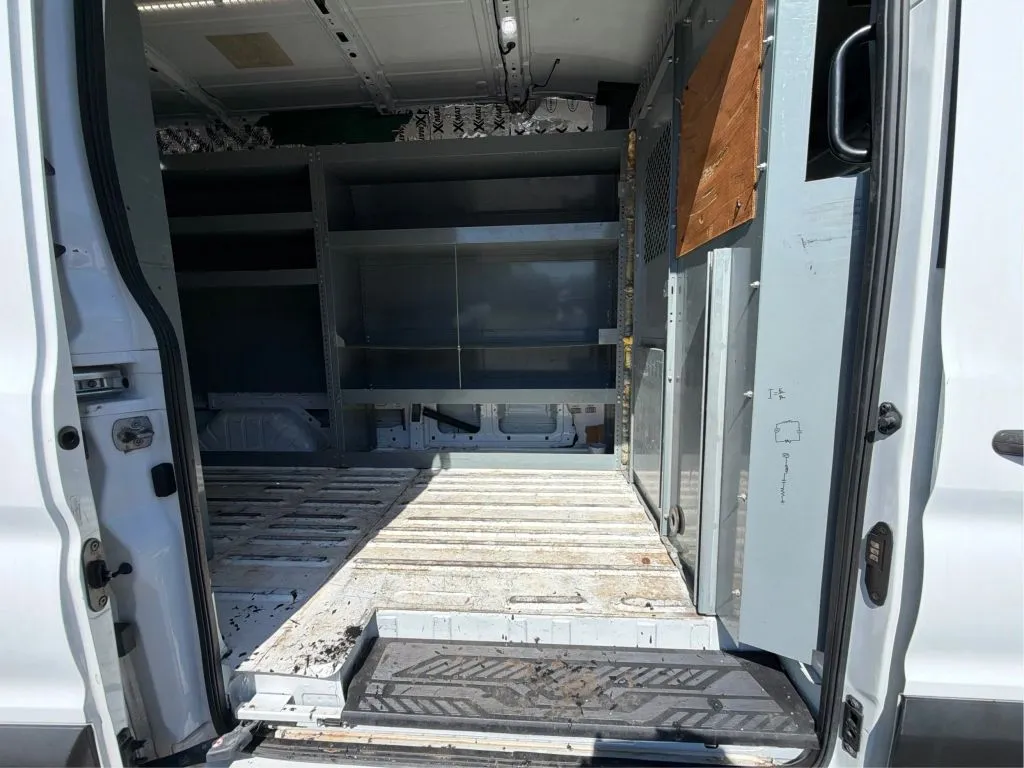 Ford Transit-250 photo 17