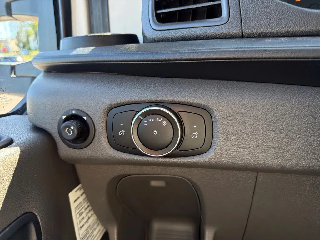 Ford Transit-250 photo 22