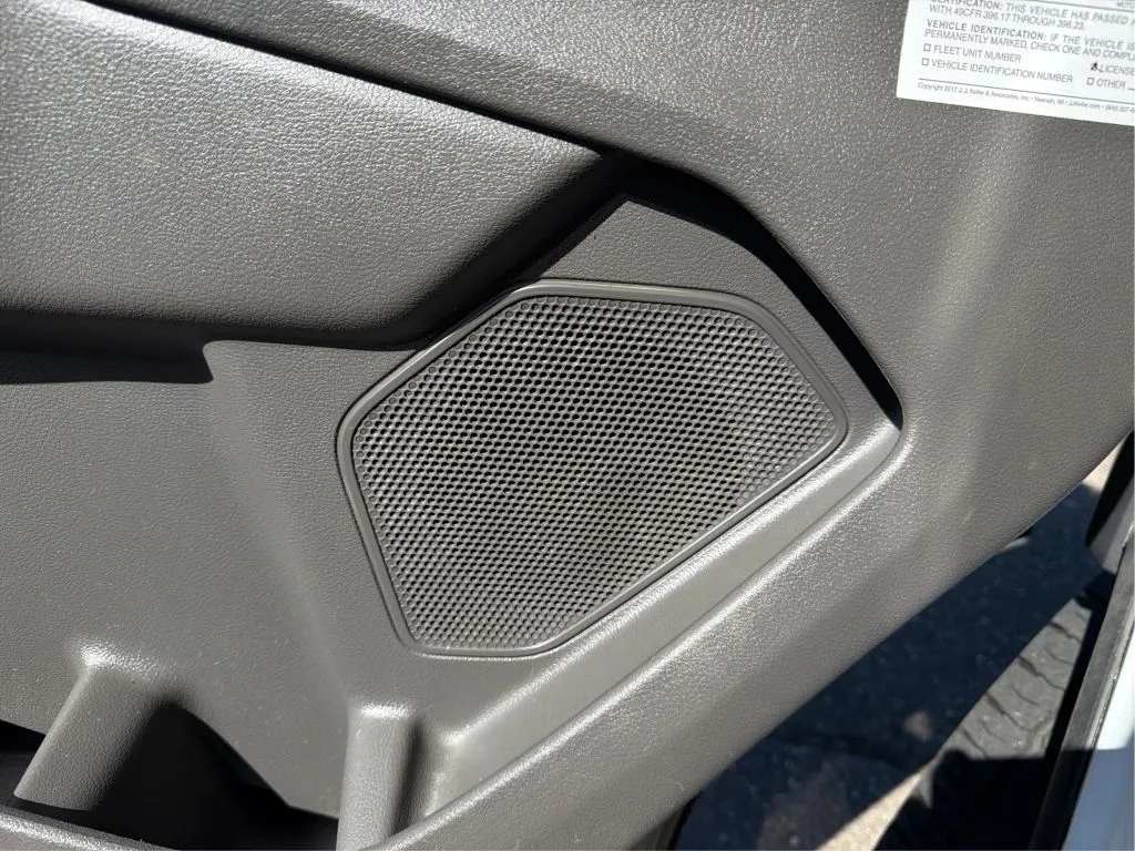 Ford Transit-250 photo 37