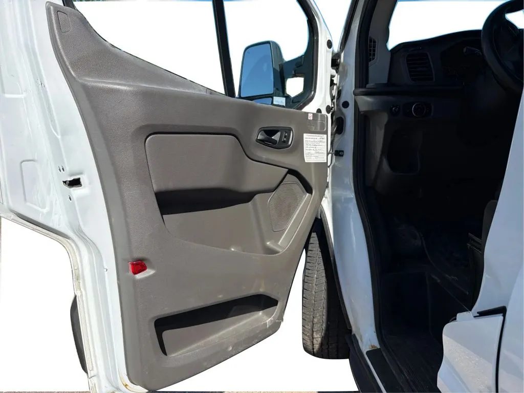 Ford Transit-250 photo 24