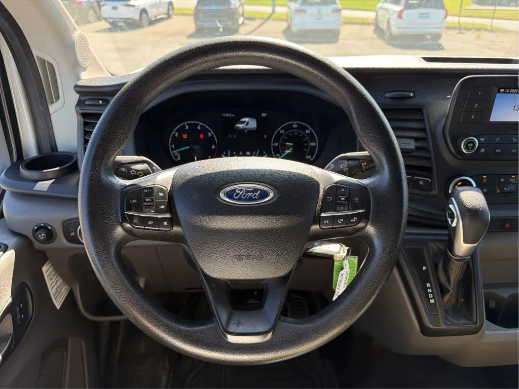 Ford Transit-250 photo 21