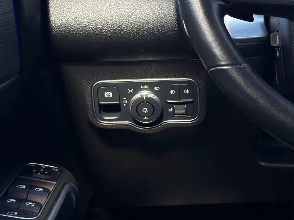 Mercedes-Benz GLB photo 24