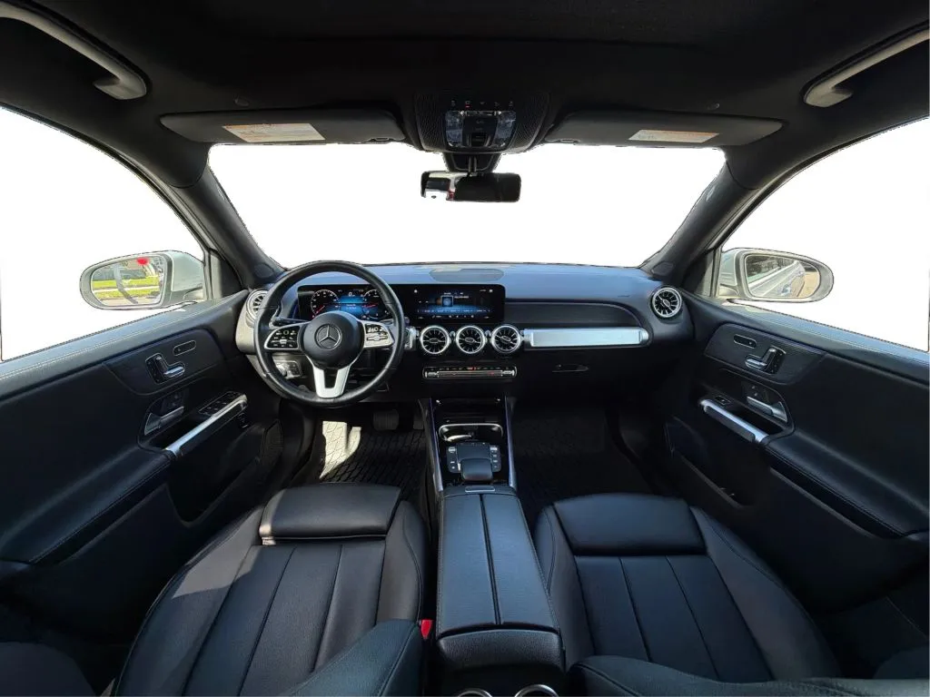Mercedes-Benz GLB photo 38