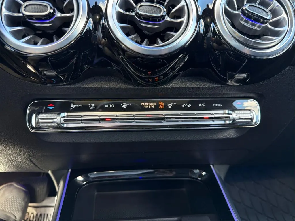 Mercedes-Benz GLB photo 40