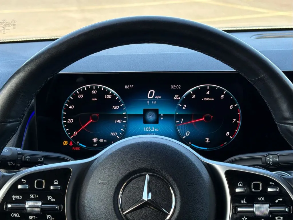 Mercedes-Benz GLB photo 22