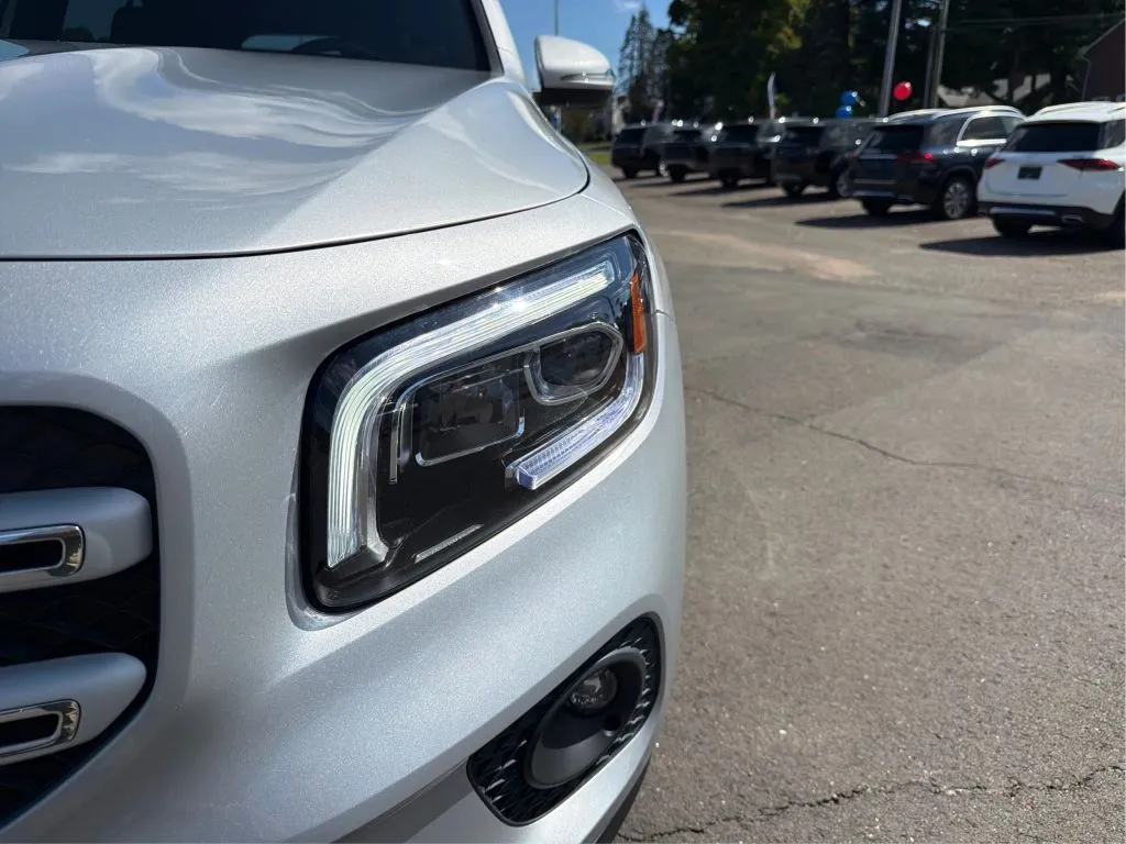 Mercedes-Benz GLB photo 33