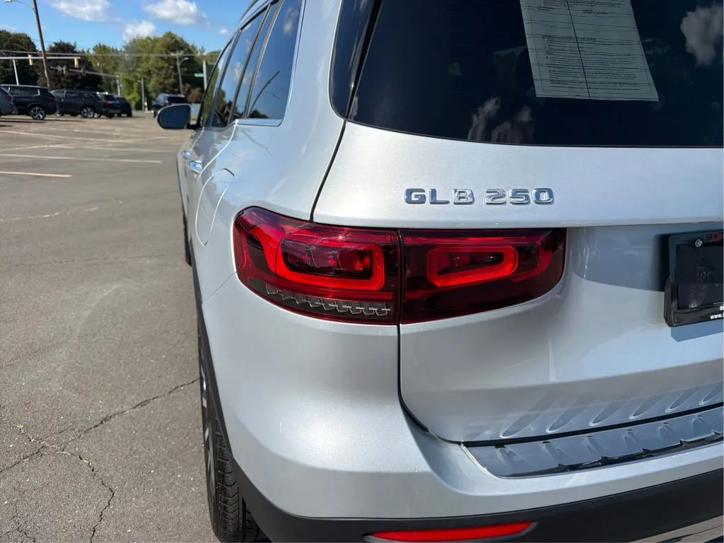 Mercedes-Benz GLB photo 34