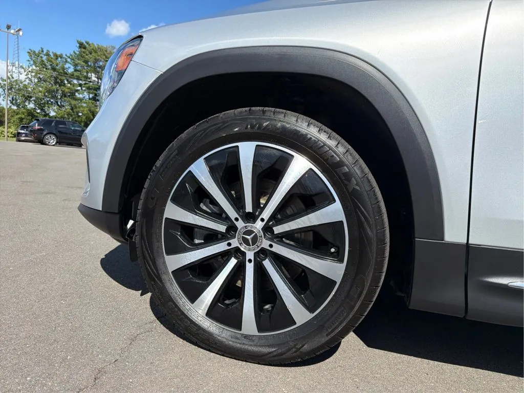 Mercedes-Benz GLB photo 32