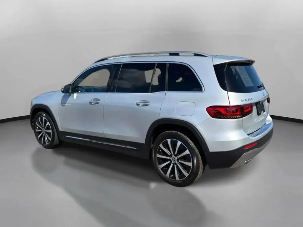 Mercedes-Benz GLB photo 13
