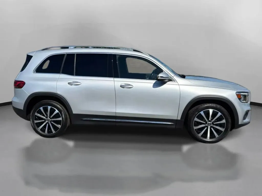 Mercedes-Benz GLB photo 7