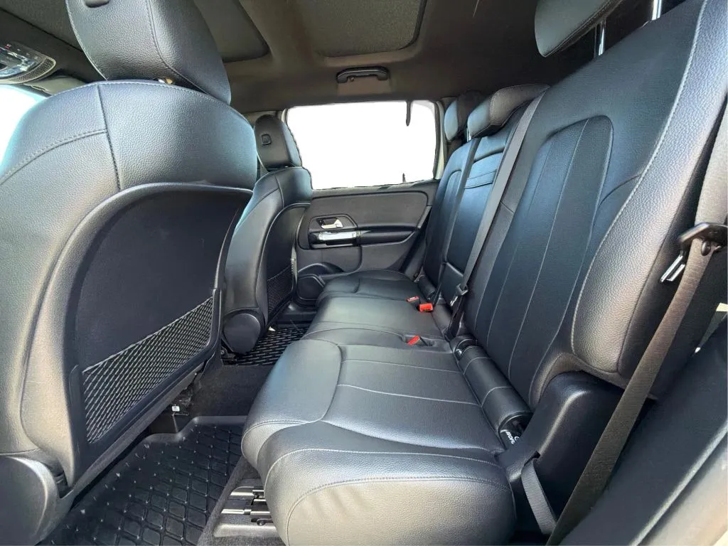 Mercedes-Benz GLB photo 17