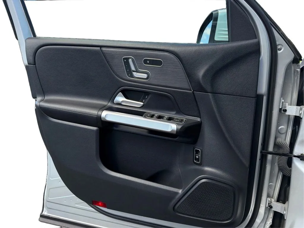 Mercedes-Benz GLB photo 26