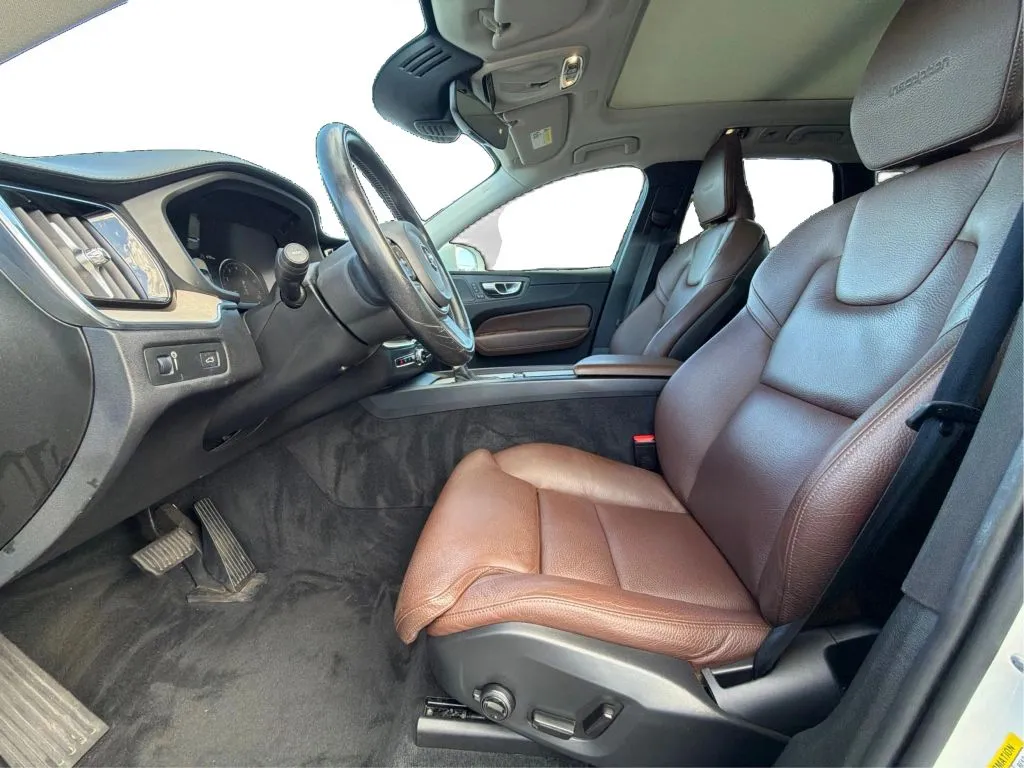 Volvo XC60 photo 16