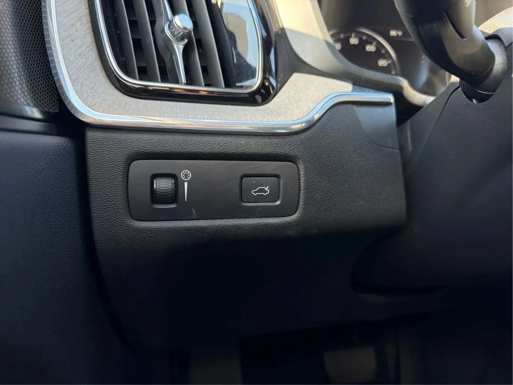 Volvo XC60 photo 36