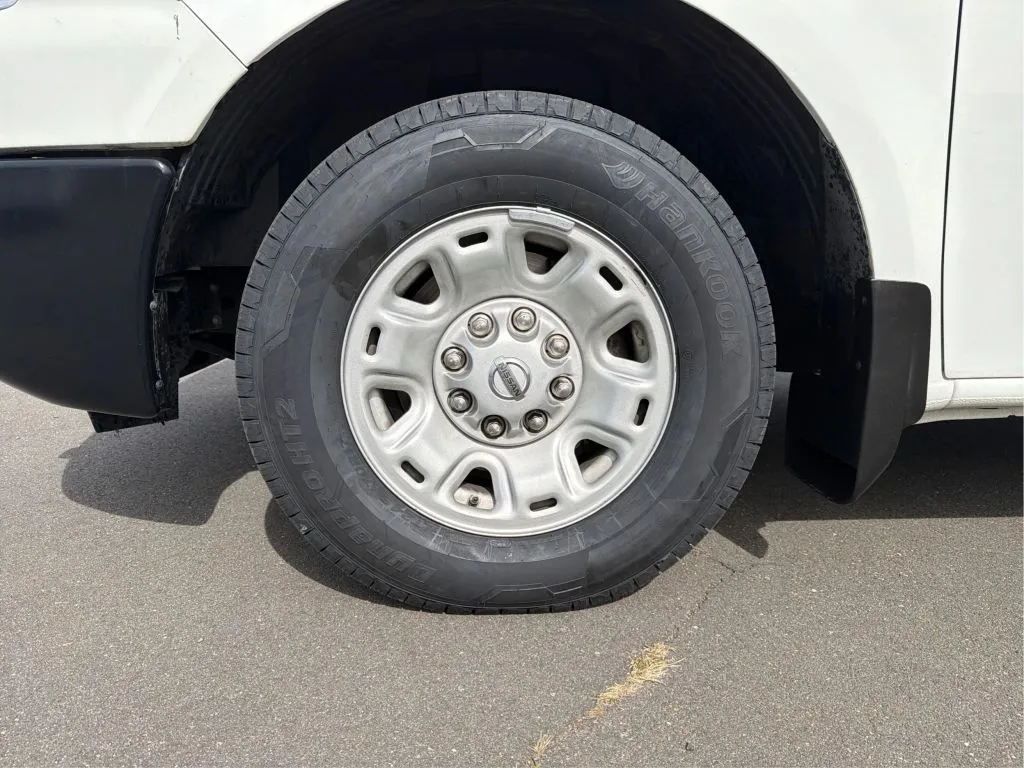 Nissan NV2500 HD Cargo photo 27
