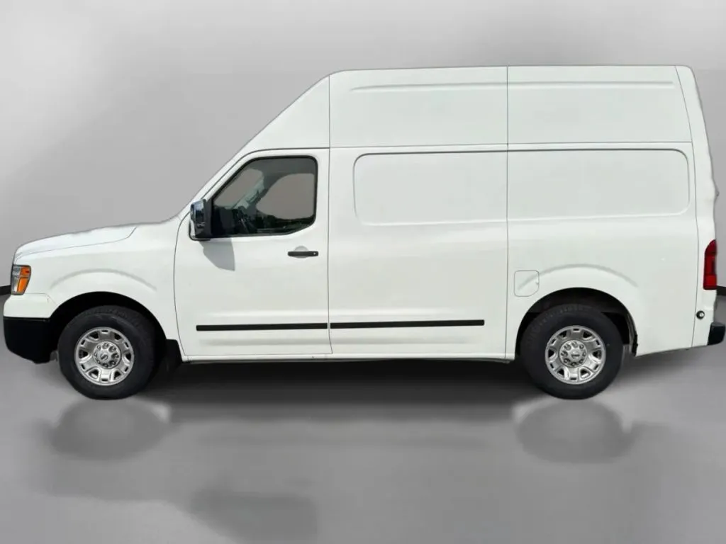 Nissan NV2500 HD Cargo photo 15