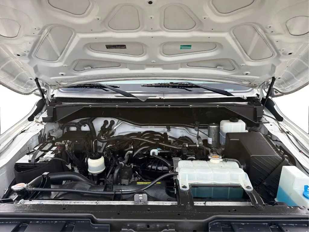 Nissan NV2500 HD Cargo photo 24