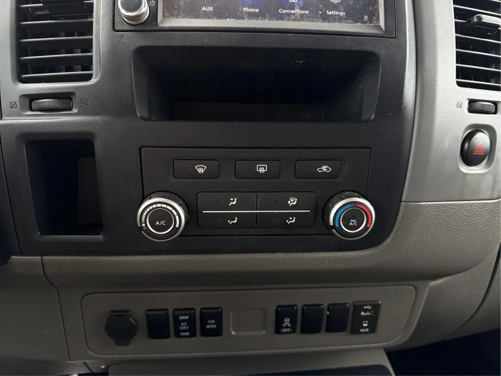 Nissan NV2500 HD Cargo photo 33