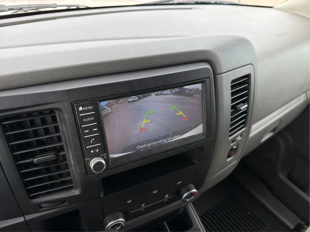 Nissan NV2500 HD Cargo photo 32