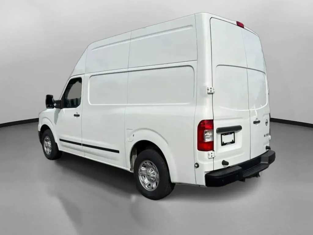 Nissan NV2500 HD Cargo photo 13