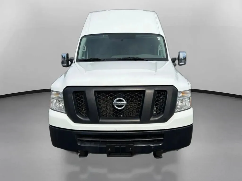 Nissan NV2500 HD Cargo photo 3