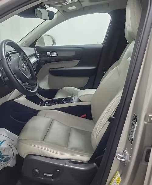 Volvo XC40 photo 2