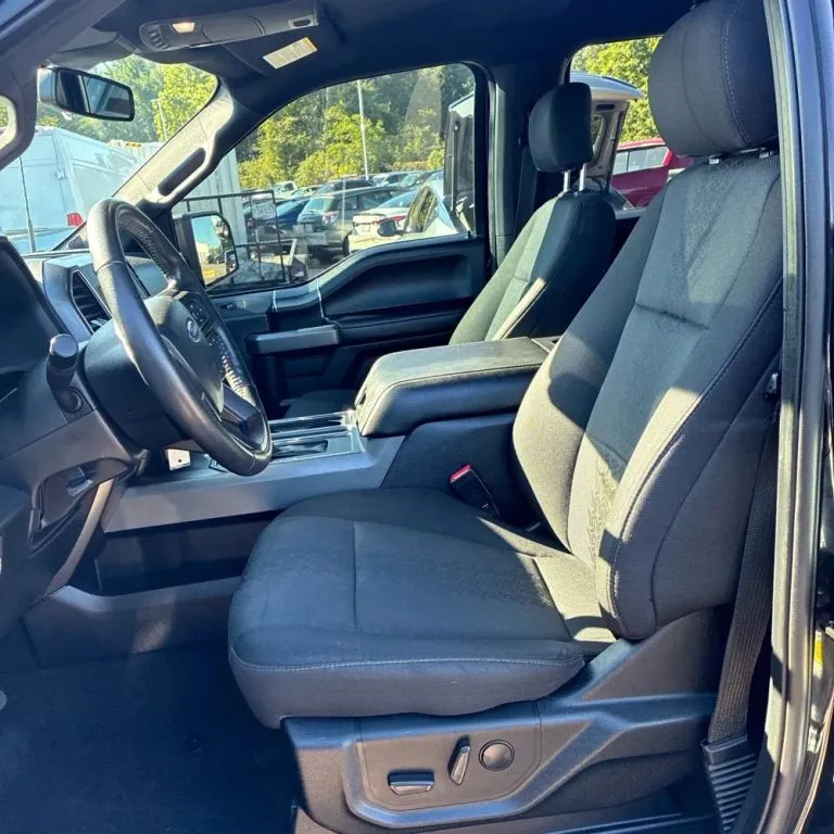 Ford F-150 photo 2
