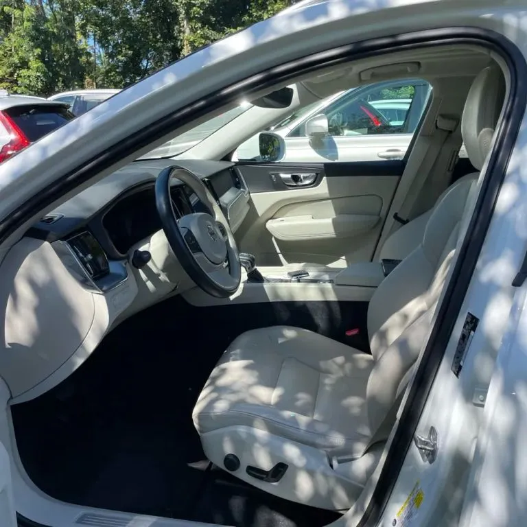 Volvo XC60 photo 2