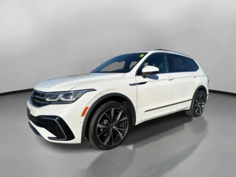 More photos of 2022 Volkswagen Tiguan SEL R-Line 4MOTION Sport Utility 4D at Drivemax, CT